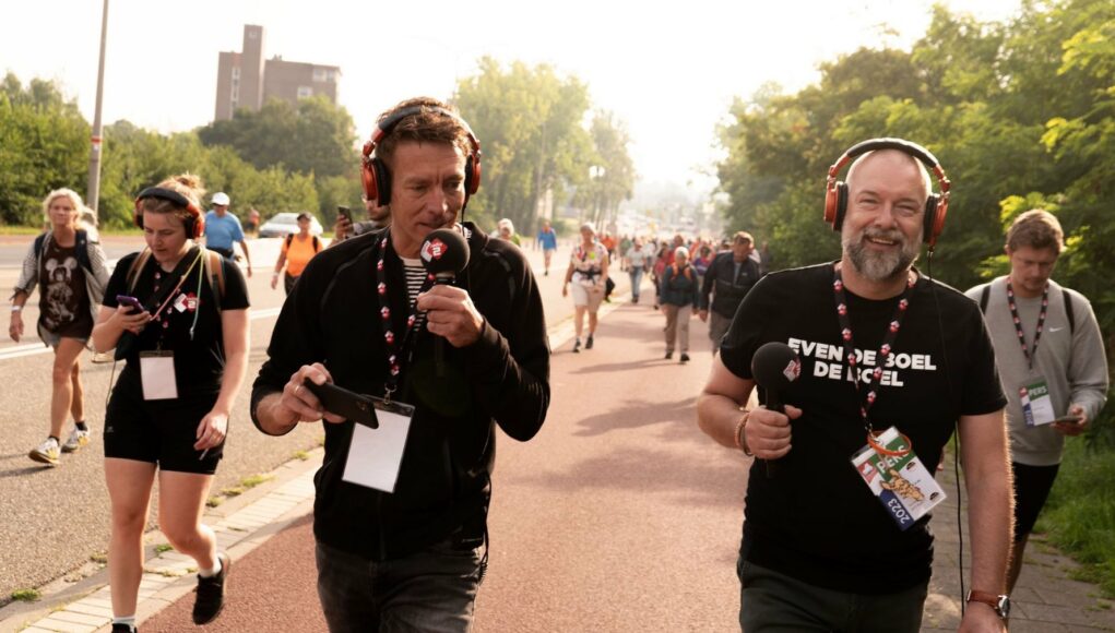 Jan-Willem Roodbeen en Jeroen Kijk in de Vegte tijdens de Nijmeegse Vierdaagse